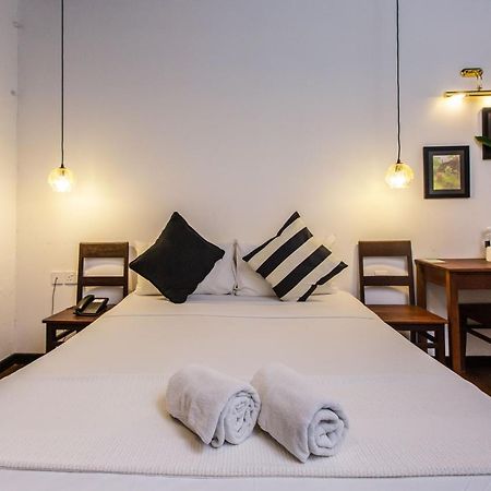 The Marian Boutique Lodging House Кучинг Екстериор снимка