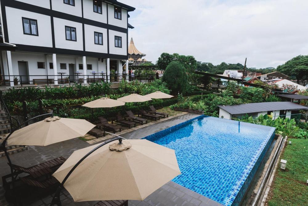 The Marian Boutique Lodging House Кучинг Екстериор снимка