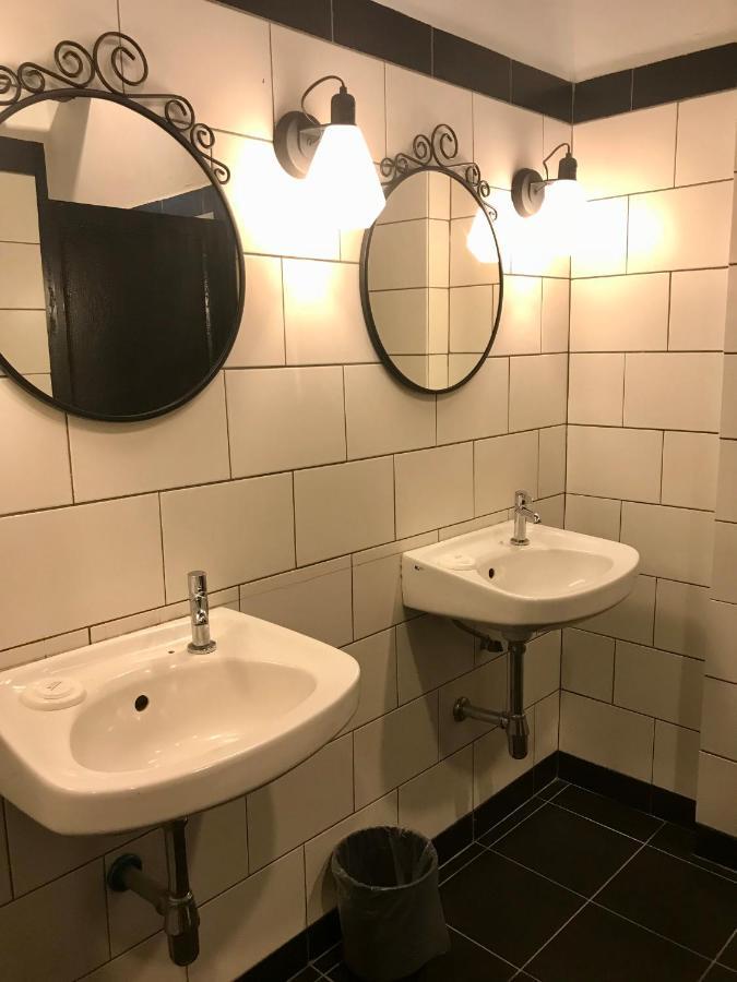 The Marian Boutique Lodging House Кучинг Екстериор снимка